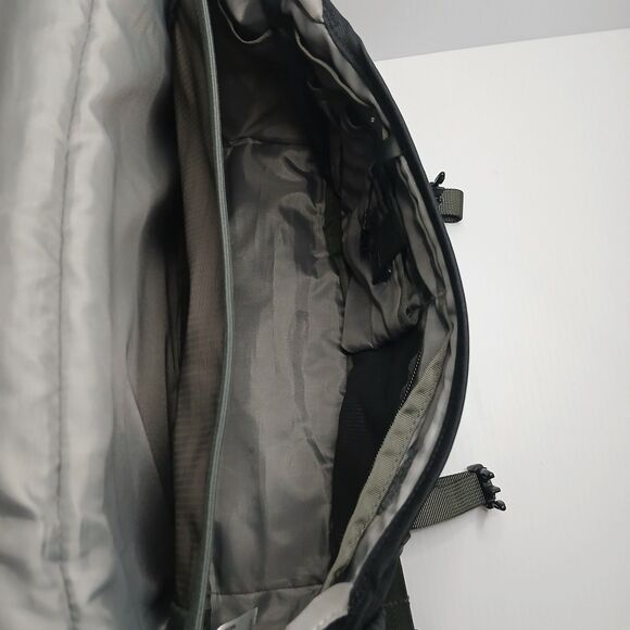 Patagonia Half Mass Mini Messenger Bag Black Adjustable Straps Reflective - Picture 8 of 14